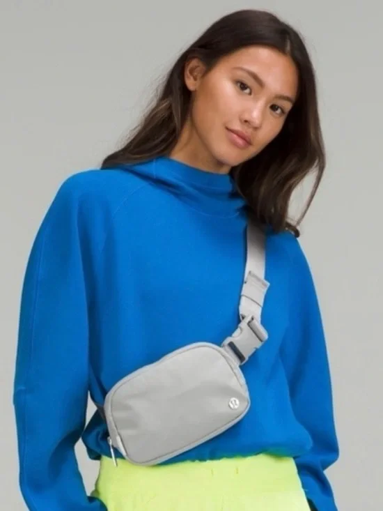 NWOT lululemon Crossbody Belt Bag - Picture 1 of 8